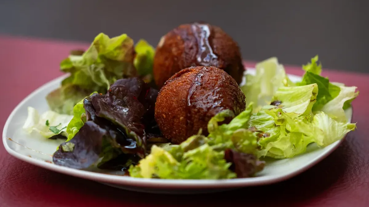 Falafel mit Salat bei Hamzas Leipzig